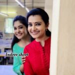 Sruthi Shanmuga Priya Instagram - TRENDING REELS WITH CUTIE AT THE SETS OF LAKSHMI 🥰🥰🥰 @sruthi_shanmuga_priya