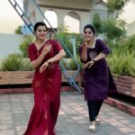 Sruthi Shanmuga Priya Instagram - When our friend says sorry I can't dance,I don't know dance...make her dance...sruthiiiiiii u danced really well dear❤️❤️❤️..proud of you my girl😋😋😋🥰🥰🥰 #friendship #dance #shooting #trendingreels