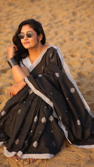 Sruthi Shanmuga Priya Instagram - Let me tell you a story, 
SHE MAKES IT
The end. 

 A small try to recreate one of the favourite characters from “Hi Nanna” - YASHNA 🖤

Styling and makeup @dazzle_up_by_ro 
Captured by - @_its_me_sparrow_venki_28_ 

#selfmade #yashna #hinanna #stronger #angelbesideme