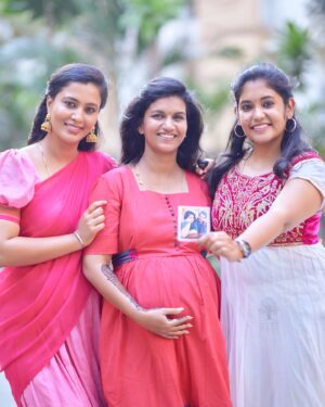 Sruthi Shanmuga Priya Instagram - My most favourite people in a single frame ❤️🦋✨
@arvind__shekar @neharamakrishna @srideviashok_official 

 Beautiful moments captured by @rootzstudios