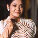 Sruthi Shanmuga Priya Instagram - Not just your favourite song, it’s your all time remembrance arvind ❤️ thank you for such a nice elegant makeover @sarakannan_makeoverartist @hairdoby_aishu Loved working with you ✨🫶🏻 Beautiful captures by @redwood_photographyy ! Waiting to post more pictures in this look Blouse designed by my favourite vaishnavi ❤️ @stitch_vyshnavee_sarath
