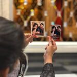Sruthi Shanmuga Priya Instagram - Love and memories keep flooding to me everyday ❤️ yet another sweet gift from @kosmo.resin_art_n_wallet_card which has a memorable wallet card that I can carry in the place of Arvind’s picture! So meaningful. Also contains the Spotify code of “Nee kavithaigala” song at its back ❤️ A beach themed resin photo frame and a resin alphabet key chain with our pictures from the beach Photoshoot. Thank u for all of them! They are so cute to carry 🫰🏻 @kosmo.resin_art_n_wallet_card to order your own customised keychains, photo frame , wallet card , do check them out 🌸 #gifts #cuteness #bliss #memories #happinessallaround