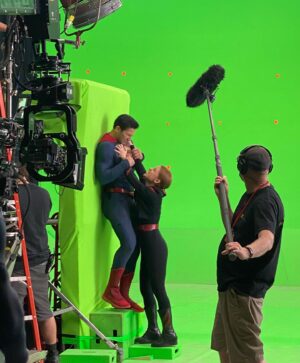 Stacey Farber Instagram - The season one finale of Superman & Lois airs tonight at 9/8c! 😭✨ 

I’m so grateful I got to play Larr. It was fun every day on set (not always the case!) and a real, cathartic treat mid-pandemic to be directed to glare at people and throw punches. 

Thanks to everyone who tuned in despite our wonky airing schedule. 🙏🏻❤️

As always, you can stream the episodes for free on the CW’s app. 💫@cwsupermanandlois