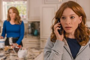 Stacey Farber Instagram - When your mom invites your ex and his fiancée to move into the house you’re reluctantly sharing…things get weird.  Tonight!  A new episode airs at 9pm EST on @ctv  #TheSpencerSisters 👯‍♀️💫👀🔍