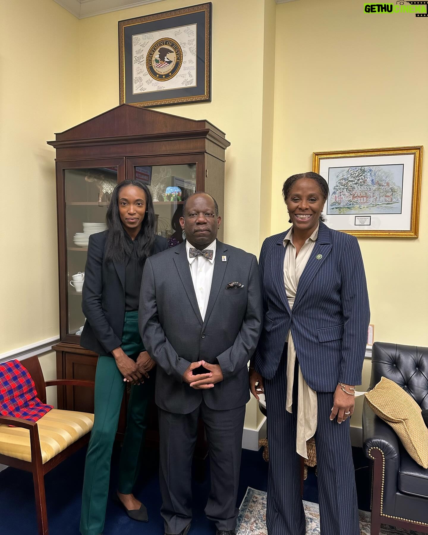 Stacey Plaskett - 165 Likes - Yesterday, I had the pleasure of meeting with Richard Muhammad, the US Virgin Islands PTSA Legislative Chairman, during his visit to Capitol Hill.
We discussed the PTA’s education priorities: family engagement, federal investment, gun safety and violence prevention, child nutrition, and school infrastructure.
Thank you for your visit, Mr. Muhammad!