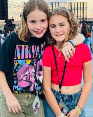 Stacey Tookey Instagram - What a full circle moment seeing the beautiful @tatemcrae in concert last night. I’ve watched you grow up from a talented 8 year old dancer to the superstar you are, and still with all of your success you are still humble, sweet and generous. You were so incredible with Harper … making her feel so special …as she stared at you with her eyes wide open. This was Harper’s first concert experience and as I watched her watching you last night my heart melted knowing there is not a better young lady to idolize. PROUD  doesn’t even explain it… I’m in awe of you 🩷 @krisgorski327 @a.marchisello