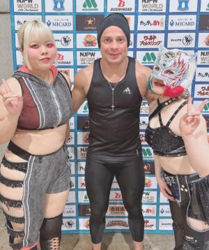 Starlight Kid Instagram - ファンタスティカマニア🇲🇽
ルチャドールかっこいいぜ！！

デスぺっちとももちろん撮って頂きました🐯🖤

#SLK
#スターライトキッド
#スターダム
#STARDOM
#OEDotai
#大江戸隊
#女子プロレス
#ファンタスティカマニア
#新日本プロレス
#njcmll
#njpw