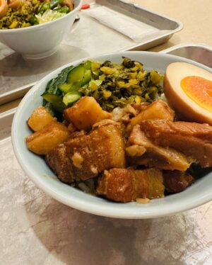 Starlight Kid Instagram - 虎と黒虎🐯🖤

台湾行く前に食べに行った台湾カステラ🇹🇼
ふわふわ〜！！

あとやっぱりここの魯肉飯が大好き🥹
もちろん今回も一緒に行った方はこの方です笑(2枚目)

#SLK
#スターライトキッド
#スターダム
#STARDOM
#OEDotai
#大江戸隊
#女子プロレス
#押競満寿