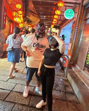Starlight Kid Instagram - 九份と士林夜市の旅🗺

九份はずっと行ってみたかったから行けて本当に嬉しい🥹
台湾はとにかくご飯がどれも美味しくて、大満足！

こうして知らない街をどんどん知っていきたいから、今後は色々な所へ試合しに行きたい🐯🖤

スタバがお土産充実！！！！

#SLK
#スターライトキッド
#スターダム
#STARDOM
#OEDotai
#大江戸隊
#女子プロレス
#九份
#士林夜市
#台湾