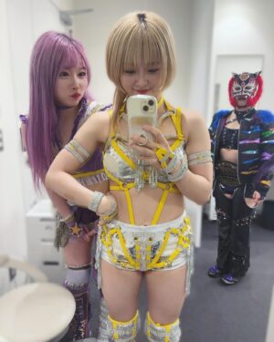 Starlight Kid Instagram - 1人だけハブられてる感🙃

しゅーる。

#SLK
#スターライトキッド
#中野たむ
#なつぽい
#スターダム
#STARDOM
#女子プロレス