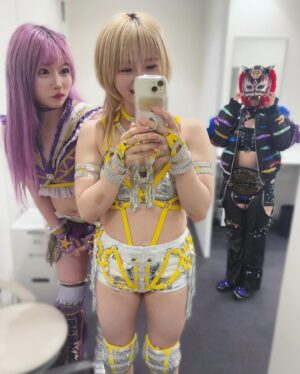 Starlight Kid Instagram - 1人だけハブられてる感🙃

しゅーる。

#SLK
#スターライトキッド
#中野たむ
#なつぽい
#スターダム
#STARDOM
#女子プロレス