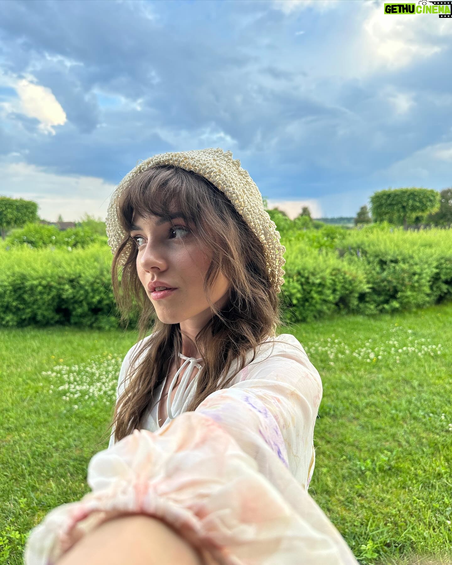 Stasya Miloslavskaya - 6K Likes - 🌱