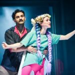 Stasya Miloslavskaya Instagram - сегодня финальный день «Крема»,вечером я буду без сил и очень занята отмечанием,поэтому начну писать сейчас)) я очень люблю театр.но порционно. я не могу в нем жить,я не могу постоянно быть в процессе репетиции-я перегораю. простите меня,театральные артисты,я правда вами восхищаюсь)) но вернёмся к первому предложению. я очень люблю театр,когда это по-любви.когда есть крутая команда,яркий материал,вызов,смелость и юмор. наш Крем только начинает свой путь-каким он будет,никто не знает. Мы перестанем путать движения,на наших лицах перестанет читаться мысль «бля,а что я делаю дальше?» мы будем вовремя вступать в вокальную партию и вовремя двигать ногой, потому что всё и все для этого есть.) мне очень радостно быть частью этого безумного хаоса. а сколько людей я для себя здесь заново открыла-и ко всем меня переполняет любовь. короче,меньше страха-больше праха. спасибо Олегу Евгеньевичу,что позволил этому празднику случиться. Леша,Оля,Мира,Соня,Никита-спасибо вам за ваш талант,терпение и помощь. и,конечно,за исполнение моей скромной-трепетной-заветной мечты-петь со сцены. приходите к нам на Крем,у нас индивидуальный подход,но прежде чем оскорбляться-внимательно изучайте,как говорится,либретто)) и давайте уже говорить о смерти легко.⚰️ p.s. следующие показы 6 и 21 октября. а дальше смотрите даты на сайте ermolova.ru @igor.chervyakov