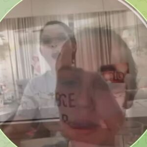 Stasya Miloslavskaya Instagram - у меня сегодня день рождения,но этот пост будет не обо мне,а про окружающих меня людей.
я очень богатая.
порой,мне кажется,что я богатейший человек в мире по версии журнала Forbes.
Да что уж там-по версии всех журналов мира.
инстаграм не дает мне возможность устроить здесь длиннющую праздничную карусель,но это не значит,что на этом моя любовь заканчивается)))
У моей любви,в отличие от инстаграма-ограничений никаких нет.
Её столько,что мне кажется-хватит на всю планету.
И,может,на соседнюю тоже.

Спасибо всем,с кем мы соприкасались на протяжении этого года,с кем плакали,с кем пели,с кем пили,с кем говорили до утра,с кем гуляли,с кем молчали,провожали закат на море или гуляли по парку,решали неподъемные задачи,тепло обнимались,ну и,конечно,исполняли всякое разное.
(Вы,к кому я обращаюсь сейчас-точно знаете,что это про вас.Уверенна,вы это чувствуете) 

 
Мне 29,но меня не покидает ощущение,что я только начинаю жить.Восторг)) 

*играет песня Нюши-выбирать чудо»
💕