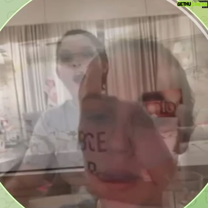 Stasya Miloslavskaya - 8.1K Likes - у меня сегодня день рождения,но этот пост будет не обо мне,а про окружающих меня людей.
я очень богатая.
порой,мне кажется,что я богатейший человек в мире по версии журнала Forbes.
Да что уж там-по версии всех журналов мира.
инстаграм не дает мне возможность устроить здесь длиннющую праздничную карусель,но это не значит,что на этом моя любовь заканчивается)))
У моей любви,в отличие от инстаграма-ограничений никаких нет.
Её столько,что мне кажется-хватит на всю планету.
И,может,на соседнюю тоже.
Спасибо всем,с кем мы соприкасались на протяжении этого года,с кем плакали,с кем пели,с кем пили,с кем говорили до утра,с кем гуляли,с кем молчали,провожали закат на море или гуляли по парку,решали неподъемные задачи,тепло обнимались,ну и,конечно,исполняли всякое разное.
(Вы,к кому я обращаюсь сейчас-точно знаете,что это про вас.Уверенна,вы это чувствуете)
Мне 29,но меня не покидает ощущение,что я только начинаю жить.Восторг))
*играет песня Нюши-выбирать чудо»
💕