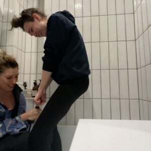 Stasya Miloslavskaya Instagram - у меня сегодня день рождения,но этот пост будет не обо мне,а про окружающих меня людей.
я очень богатая.
порой,мне кажется,что я богатейший человек в мире по версии журнала Forbes.
Да что уж там-по версии всех журналов мира.
инстаграм не дает мне возможность устроить здесь длиннющую праздничную карусель,но это не значит,что на этом моя любовь заканчивается)))
У моей любви,в отличие от инстаграма-ограничений никаких нет.
Её столько,что мне кажется-хватит на всю планету.
И,может,на соседнюю тоже.

Спасибо всем,с кем мы соприкасались на протяжении этого года,с кем плакали,с кем пели,с кем пили,с кем говорили до утра,с кем гуляли,с кем молчали,провожали закат на море или гуляли по парку,решали неподъемные задачи,тепло обнимались,ну и,конечно,исполняли всякое разное.
(Вы,к кому я обращаюсь сейчас-точно знаете,что это про вас.Уверенна,вы это чувствуете) 

 
Мне 29,но меня не покидает ощущение,что я только начинаю жить.Восторг)) 

*играет песня Нюши-выбирать чудо»
💕