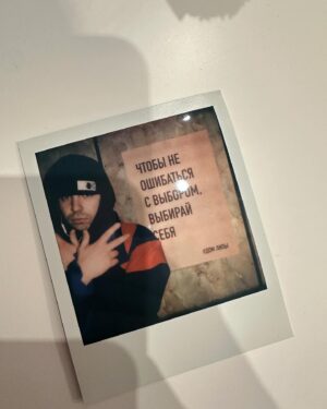 Stasya Miloslavskaya Instagram - у меня сегодня день рождения,но этот пост будет не обо мне,а про окружающих меня людей.
я очень богатая.
порой,мне кажется,что я богатейший человек в мире по версии журнала Forbes.
Да что уж там-по версии всех журналов мира.
инстаграм не дает мне возможность устроить здесь длиннющую праздничную карусель,но это не значит,что на этом моя любовь заканчивается)))
У моей любви,в отличие от инстаграма-ограничений никаких нет.
Её столько,что мне кажется-хватит на всю планету.
И,может,на соседнюю тоже.

Спасибо всем,с кем мы соприкасались на протяжении этого года,с кем плакали,с кем пели,с кем пили,с кем говорили до утра,с кем гуляли,с кем молчали,провожали закат на море или гуляли по парку,решали неподъемные задачи,тепло обнимались,ну и,конечно,исполняли всякое разное.
(Вы,к кому я обращаюсь сейчас-точно знаете,что это про вас.Уверенна,вы это чувствуете) 

 
Мне 29,но меня не покидает ощущение,что я только начинаю жить.Восторг)) 

*играет песня Нюши-выбирать чудо»
💕