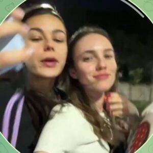 Stasya Miloslavskaya Instagram - у меня сегодня день рождения,но этот пост будет не обо мне,а про окружающих меня людей.
я очень богатая.
порой,мне кажется,что я богатейший человек в мире по версии журнала Forbes.
Да что уж там-по версии всех журналов мира.
инстаграм не дает мне возможность устроить здесь длиннющую праздничную карусель,но это не значит,что на этом моя любовь заканчивается)))
У моей любви,в отличие от инстаграма-ограничений никаких нет.
Её столько,что мне кажется-хватит на всю планету.
И,может,на соседнюю тоже.

Спасибо всем,с кем мы соприкасались на протяжении этого года,с кем плакали,с кем пели,с кем пили,с кем говорили до утра,с кем гуляли,с кем молчали,провожали закат на море или гуляли по парку,решали неподъемные задачи,тепло обнимались,ну и,конечно,исполняли всякое разное.
(Вы,к кому я обращаюсь сейчас-точно знаете,что это про вас.Уверенна,вы это чувствуете) 

 
Мне 29,но меня не покидает ощущение,что я только начинаю жить.Восторг)) 

*играет песня Нюши-выбирать чудо»
💕