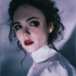 Stasya Miloslavskaya Instagram - я себя Ниной Заречной никогда не видела,а девочки вот увидели. любимые художницы @sofi_naboka @polinaboka 🖤 приходите к нам на новую сцену театра им.Ермоловой,там как раз сейчас проходит их выставка-«Голос со сцены» Там много красоты. И наушники с собой обязательно берите. а еще у нас теперь есть кафе @vremya_antrakta для всех желающих,ну это на случай,если захочется где-то спрятаться от этой погоды. в общем,всем львы,орлы и куропатки.