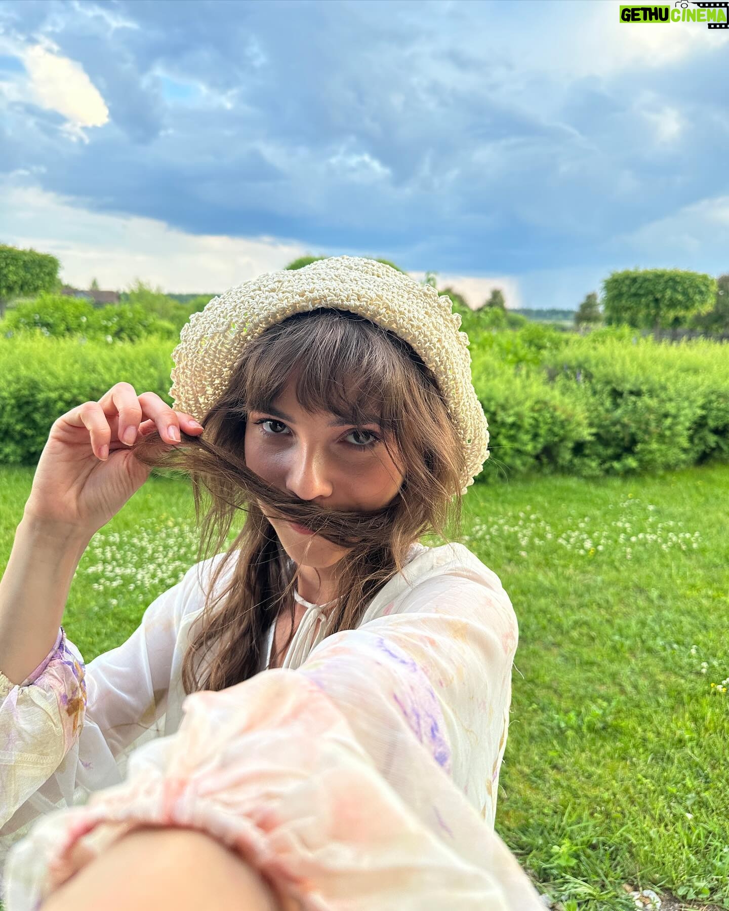 Stasya Miloslavskaya - 6K Likes - 🌱