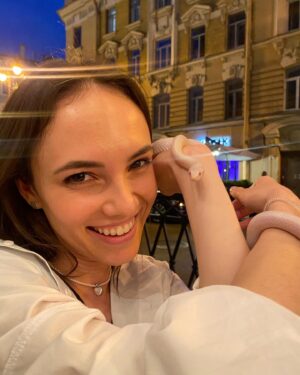 Stasya Miloslavskaya Instagram - вы с подругой после того как всех обосрали,но в конце добавили-да кто мы такие,чтобы судить

отмечай свою змеюку