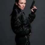 Stasya Miloslavskaya Instagram - текст финальный благодарственный. может,слегка высокопарный,но зато честный. время 3 ночи,я сижу вся в мурашках,через несколько часов прозвенит будильник,я буду проклинать всё на свете и себя,в первую очередь,но меня распирает..) я так горжусь нашей Ладой. я так горжусь всеми вами,хулиганы я так благодарна мистеру энергия @icineman ,что ты отстоял меня и мое участие в этом кино я так горжусь,что вы,парни, @subpiter @icineman не бросили эту идею,не сдались,не сложили руки и не переставали мечтать до последнего, а по итогу подарили мне такую крутую девчонку,а всем зрителям-эту прекрасно-страшную сказку про золотую лошадь. Я так горжусь Ромой и Элей @evdokimov @elpa4o ,никого другого невозможно представить на вашем месте,и вы разрываете мое сердечко в клочья по очереди. идеальный дуэт,за которым я бы лично наблюдала еще серий 100. Я горжусь @bogomolova_ani за то,что ты такая отчаянная и смелая я в шоке от того,что делает блистательная @marinazudina_official ,клянусь,такой вы не видели ее никогда! чёрт @dania.vorobyov опять прыгнул выше своей головы я горжусь каждым,кто был в кадре и за ним-вы все сумасшедшие. как говорит Никита @icineman «вот тебе и комедия» а это не комедия ни разу. это чертова сага и Шекспир это заглючивший аттракцион в парке Горького моего детства, и тебя мотает-мотает по кругу, и ты не можешь остановиться. простите за бесконечный спам,но когда сильно что-то нравится-очень хочется скорее этим поделиться. спасибо за это приключение. @selivanovaanna_ @tata_cast_ @sredaproduction @ivi_official любовь у меня всё всем алтын 🖤