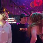 Stasya Miloslavskaya Instagram - у меня сегодня день рождения,но этот пост будет не обо мне,а про окружающих меня людей. я очень богатая. порой,мне кажется,что я богатейший человек в мире по версии журнала Forbes. Да что уж там-по версии всех журналов мира. инстаграм не дает мне возможность устроить здесь длиннющую праздничную карусель,но это не значит,что на этом моя любовь заканчивается))) У моей любви,в отличие от инстаграма-ограничений никаких нет. Её столько,что мне кажется-хватит на всю планету. И,может,на соседнюю тоже. Спасибо всем,с кем мы соприкасались на протяжении этого года,с кем плакали,с кем пели,с кем пили,с кем говорили до утра,с кем гуляли,с кем молчали,провожали закат на море или гуляли по парку,решали неподъемные задачи,тепло обнимались,ну и,конечно,исполняли всякое разное. (Вы,к кому я обращаюсь сейчас-точно знаете,что это про вас.Уверенна,вы это чувствуете) Мне 29,но меня не покидает ощущение,что я только начинаю жить.Восторг)) *играет песня Нюши-выбирать чудо» 💕