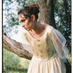 Stasya Miloslavskaya Instagram - дурачимся и по прежнему срываем сирень(простите) но только вы никому не говорите,что мне 28 уже 😛 а тут,кстати,не так страшно,как оказалось ph: @mb_film_ mua: @alessiastrebkovskaya style: @les_store