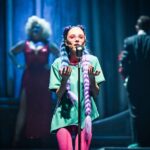 Stasya Miloslavskaya Instagram - сегодня финальный день «Крема»,вечером я буду без сил и очень занята отмечанием,поэтому начну писать сейчас)) я очень люблю театр.но порционно. я не могу в нем жить,я не могу постоянно быть в процессе репетиции-я перегораю. простите меня,театральные артисты,я правда вами восхищаюсь)) но вернёмся к первому предложению. я очень люблю театр,когда это по-любви.когда есть крутая команда,яркий материал,вызов,смелость и юмор. наш Крем только начинает свой путь-каким он будет,никто не знает. Мы перестанем путать движения,на наших лицах перестанет читаться мысль «бля,а что я делаю дальше?» мы будем вовремя вступать в вокальную партию и вовремя двигать ногой, потому что всё и все для этого есть.) мне очень радостно быть частью этого безумного хаоса. а сколько людей я для себя здесь заново открыла-и ко всем меня переполняет любовь. короче,меньше страха-больше праха. спасибо Олегу Евгеньевичу,что позволил этому празднику случиться. Леша,Оля,Мира,Соня,Никита-спасибо вам за ваш талант,терпение и помощь. и,конечно,за исполнение моей скромной-трепетной-заветной мечты-петь со сцены. приходите к нам на Крем,у нас индивидуальный подход,но прежде чем оскорбляться-внимательно изучайте,как говорится,либретто)) и давайте уже говорить о смерти легко.⚰️ p.s. следующие показы 6 и 21 октября. а дальше смотрите даты на сайте ermolova.ru @igor.chervyakov
