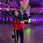 Stefania Liberakakis Instagram – JAAAAA IK WAS DE ZEBRA🦓🤍🦓🤍 

Ongelofelijk vet om dit mee te mogen maken!!!💗
De eerste live editie van @themaskedsingernederlandx in @rotterdam.ahoy 😍😍

Na dagen oefenen mochten we eindelijk dat prachtige podium op💗 
Mega dankbaar en super blij want dit was toch wel echt een bucketlist dingetje hoor 🥹

GENOTEN!!!! 🤍

Hier wat foto’s en video’s van de live show en repetities 💗