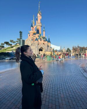 Stefania Liberakakis Instagram - helloooo @disneylandparis !! 😍✨✨

@disneynl #disneylandparis #disneysymphonyofcolours
