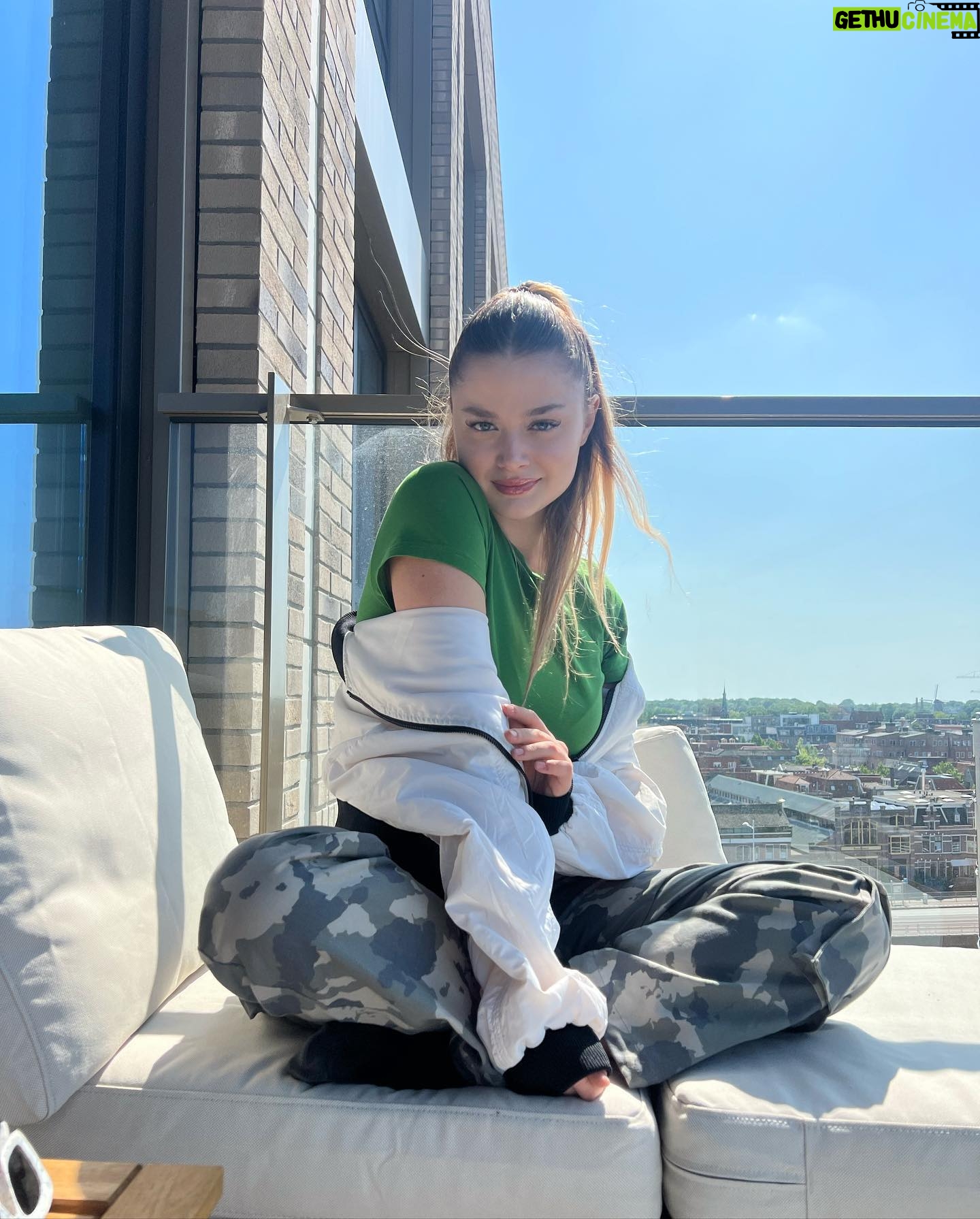 Stefania Liberakakis Instagram - Stress less and enjoy the bestš¤