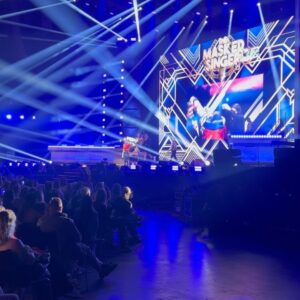 Stefania Liberakakis Instagram - JAAAAA IK WAS DE ZEBRA🦓🤍🦓🤍 

Ongelofelijk vet om dit mee te mogen maken!!!💗
De eerste live editie van @themaskedsingernederlandx in @rotterdam.ahoy 😍😍

Na dagen oefenen mochten we eindelijk dat prachtige podium op💗 
Mega dankbaar en super blij want dit was toch wel echt een bucketlist dingetje hoor 🥹

GENOTEN!!!! 🤍

Hier wat foto’s en video’s van de live show en repetities 💗
