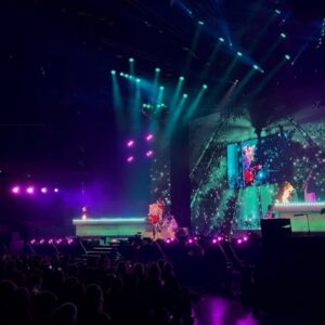 Stefania Liberakakis Instagram - JAAAAA IK WAS DE ZEBRA🦓🤍🦓🤍 

Ongelofelijk vet om dit mee te mogen maken!!!💗
De eerste live editie van @themaskedsingernederlandx in @rotterdam.ahoy 😍😍

Na dagen oefenen mochten we eindelijk dat prachtige podium op💗 
Mega dankbaar en super blij want dit was toch wel echt een bucketlist dingetje hoor 🥹

GENOTEN!!!! 🤍

Hier wat foto’s en video’s van de live show en repetities 💗