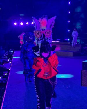 Stefania Liberakakis Instagram - JAAAAA IK WAS DE ZEBRA🦓🤍🦓🤍 

Ongelofelijk vet om dit mee te mogen maken!!!💗
De eerste live editie van @themaskedsingernederlandx in @rotterdam.ahoy 😍😍

Na dagen oefenen mochten we eindelijk dat prachtige podium op💗 
Mega dankbaar en super blij want dit was toch wel echt een bucketlist dingetje hoor 🥹

GENOTEN!!!! 🤍

Hier wat foto’s en video’s van de live show en repetities 💗