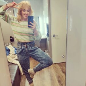 Stefanie Martini Instagram - Mostly Morning Marnie Mirror pics
Thanks for all the lovely words about The Gold 🪙💛✨
Tonight 9pm BBC 1
Also @graceesnell and @lisamustafa you're wizards