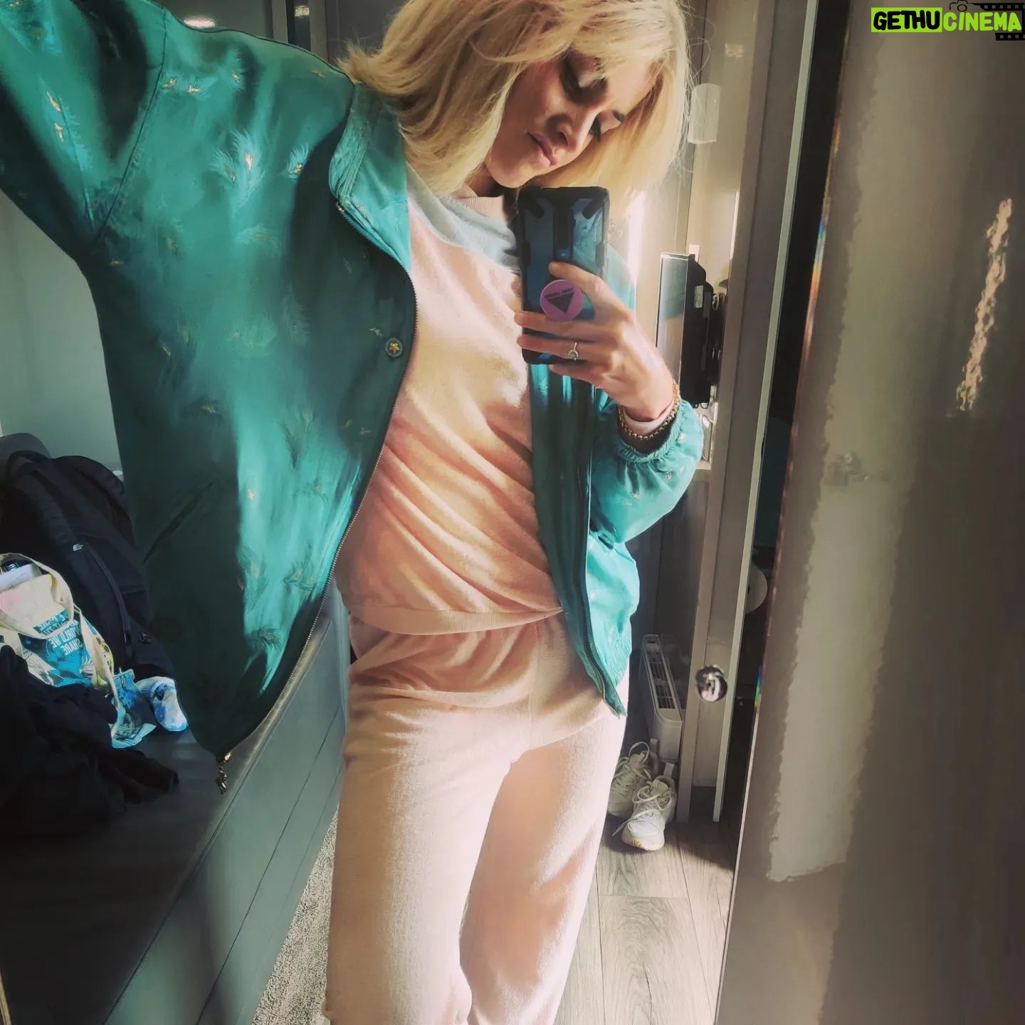Stefanie Martini - 5.3K Likes - Mostly Morning Marnie Mirror pics
Thanks for all the lovely words about The Gold 🪙💛✨
Tonight 9pm BBC 1
Also @graceesnell and @lisamustafa you're wizards