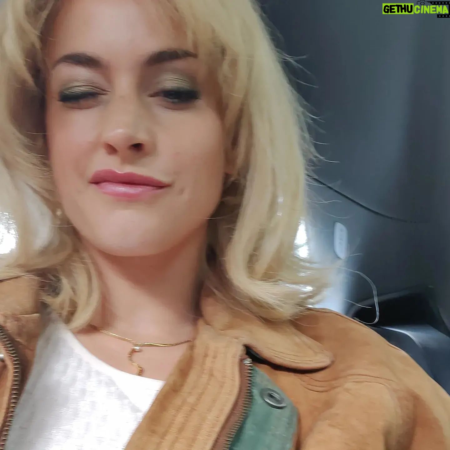 Stefanie Martini - 5.3K Likes - Mostly Morning Marnie Mirror pics
Thanks for all the lovely words about The Gold 🪙💛✨
Tonight 9pm BBC 1
Also @graceesnell and @lisamustafa you're wizards