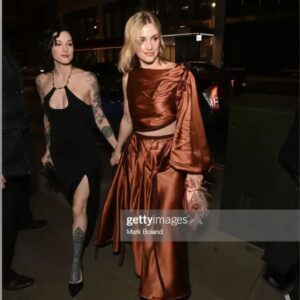 Stefanie Martini Instagram - Your mums' went to the @dunhill @bafta party and had the best time.
Beautiful styling by @harrietnicolsonstylist
And HMU by @charlotteyeomansmakeup I love you both 🖤
