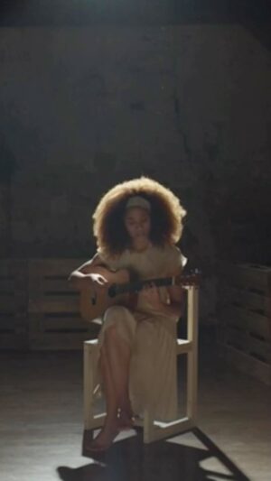 Stéfi Celma Instagram - Cette cover de « Qui » de Aznavour me suit et me porte chance depuis mes 20 ans. Vous pouvez la retrouver en entier sur mon EP!