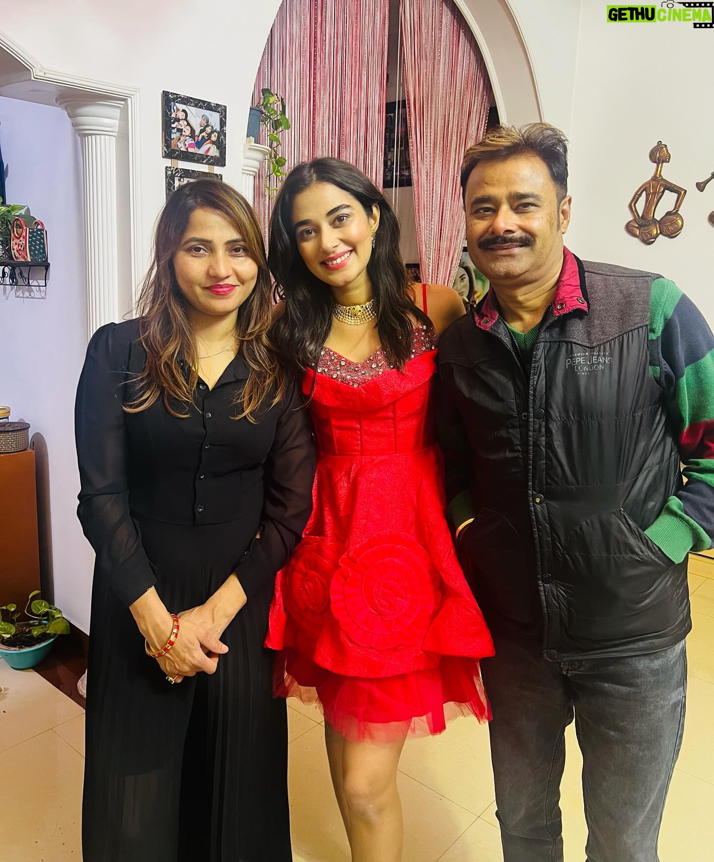 Stefy Patel Instagram - Grateful ✨Blessed 💫Birthday 2024♥️ . My idea of birthday has been with my family at home, Thankyouuu universe for blessing me with such a loving family ♥️ Thankyouuu everyone for all your wishes and love , really means a lot 🥰 Looking forward to an amazing year and making my parents more and more proud♥️