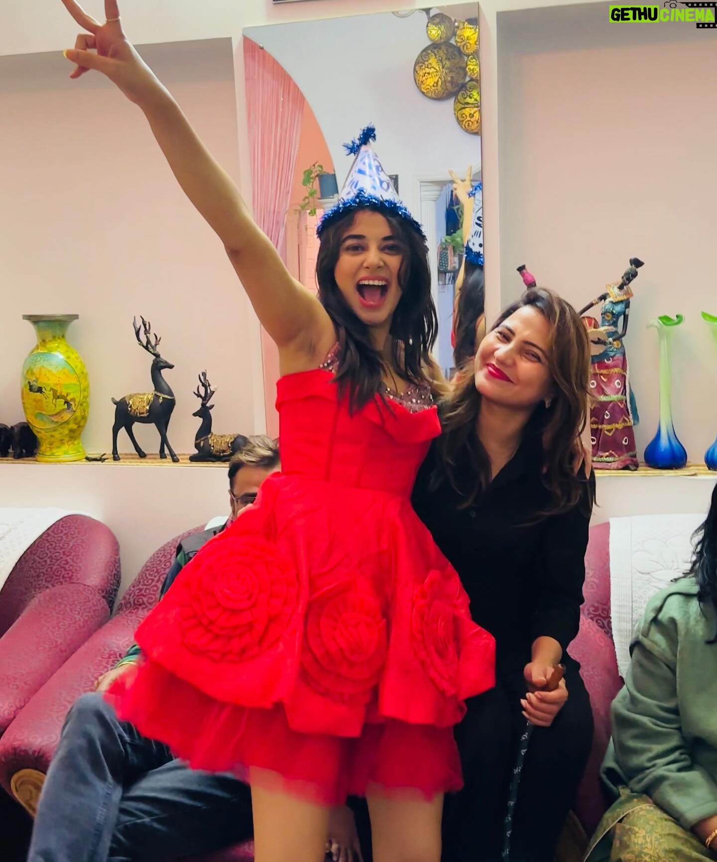 Stefy Patel Instagram - Grateful ✨Blessed 💫Birthday 2024♥️ . My idea of birthday has been with my family at home, Thankyouuu universe for blessing me with such a loving family ♥️ Thankyouuu everyone for all your wishes and love , really means a lot 🥰 Looking forward to an amazing year and making my parents more and more proud♥️