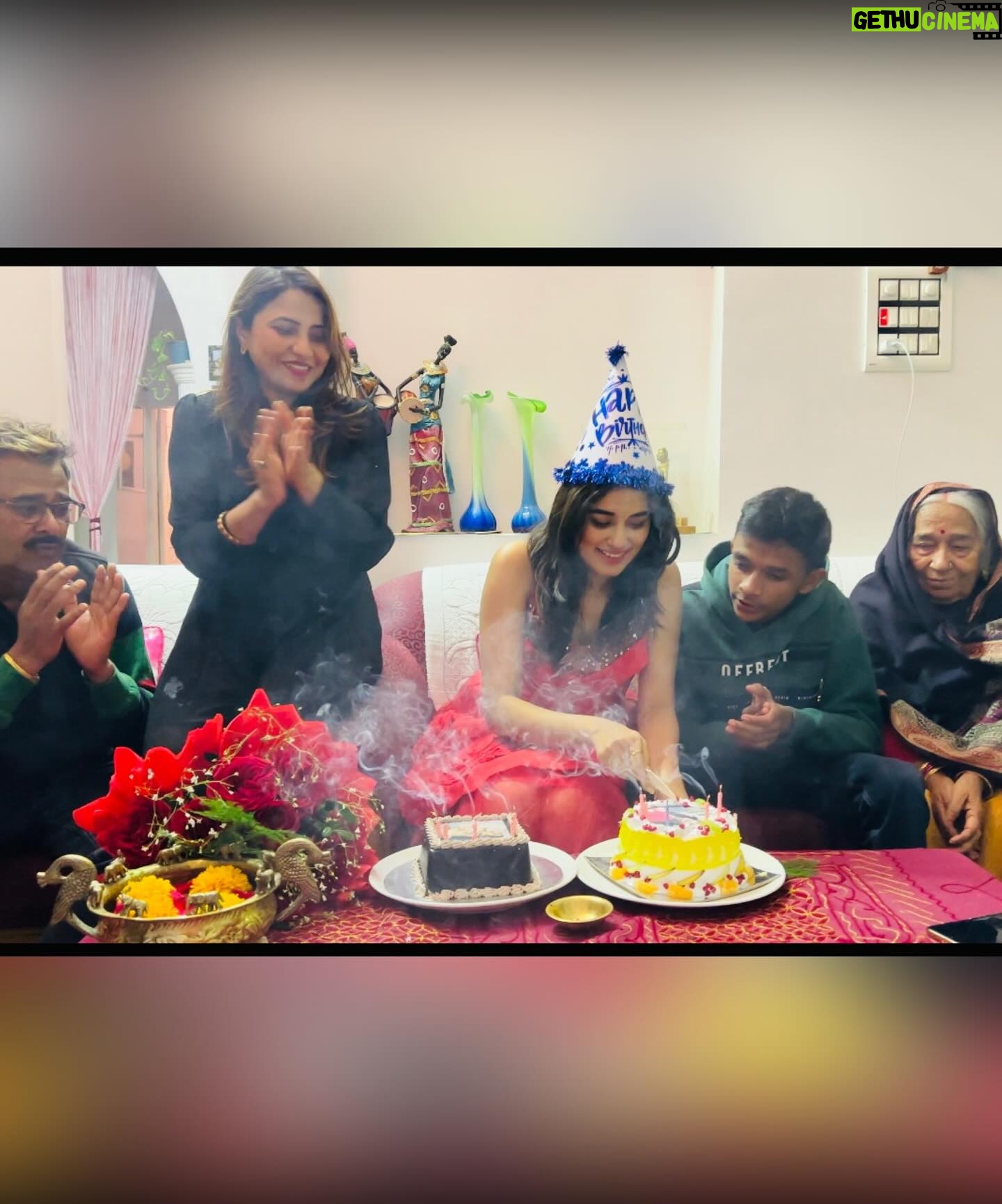 Stefy Patel Instagram - Grateful ✨Blessed 💫Birthday 2024♥️ . My idea of birthday has been with my family at home, Thankyouuu universe for blessing me with such a loving family ♥️ Thankyouuu everyone for all your wishes and love , really means a lot 🥰 Looking forward to an amazing year and making my parents more and more proud♥️