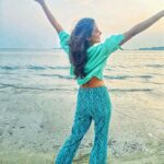 Stefy Patel Instagram - Sunset over a beach is my favourite painting 🌊🌅 . . Pc @glamupby_rakshajois