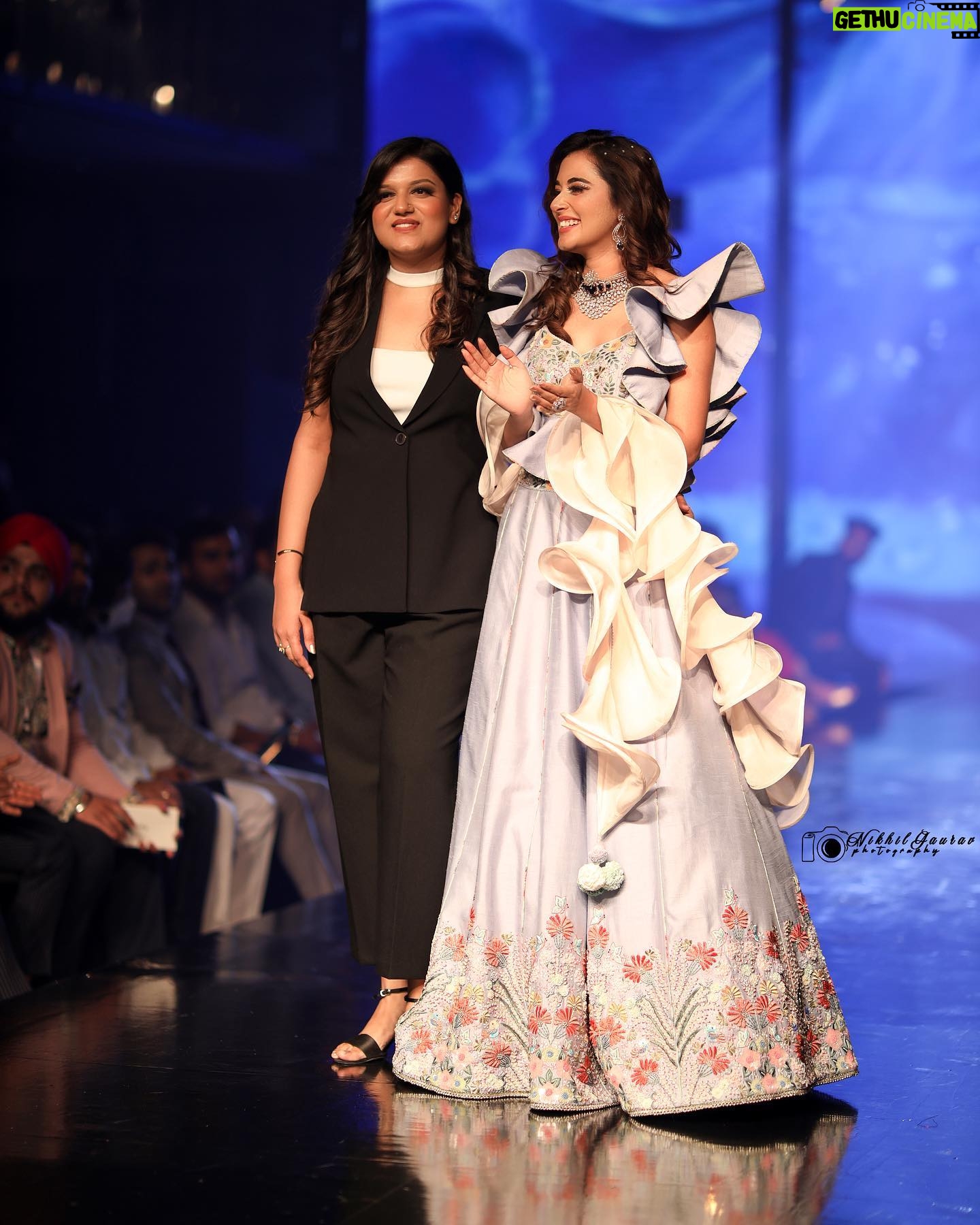 Stefy Patel Instagram - Truly honoured to walk as the show stopper at India designer show season 3♥️ . Designer @aditijaindesign Makeup @sumita_vachher Shot by @nikhil_next_image Event @indiadesignershow @imbibinbabu @modernstageevents