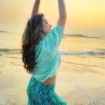 Stefy Patel Instagram - Sunset over a beach is my favourite painting 🌊🌅 . . Pc @glamupby_rakshajois