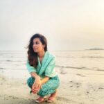 Stefy Patel Instagram - Sunset over a beach is my favourite painting 🌊🌅 . . Pc @glamupby_rakshajois