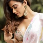 Stefy Patel Instagram - इन आँखों की मस्ती ♥️ . . Shot by @amitkhannaphotography Styling @stylingbyvictor @sohail__mughal___ Mua @makeupbynayan