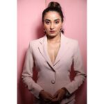 Stefy Patel Instagram - She’s fire and ice You’ll fear the cold and crave the burn 💫🔥❄️