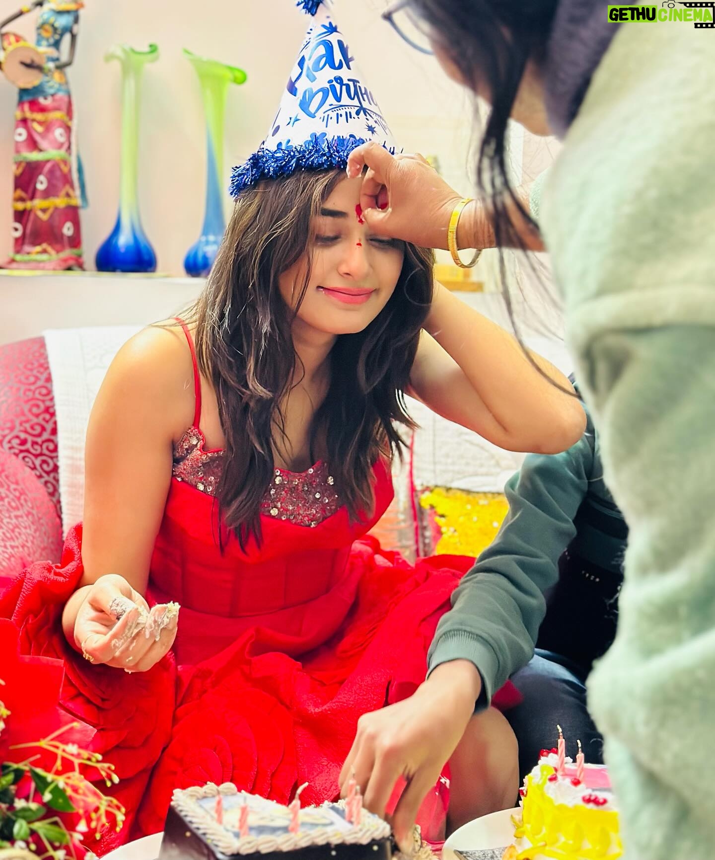 Stefy Patel Instagram - Grateful ✨Blessed 💫Birthday 2024♥️ . My idea of birthday has been with my family at home, Thankyouuu universe for blessing me with such a loving family ♥️ Thankyouuu everyone for all your wishes and love , really means a lot 🥰 Looking forward to an amazing year and making my parents more and more proud♥️